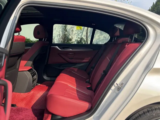 BMW 5 Series — Фото автомобиля 12