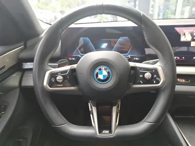 BMW i5 — Фото автомобиля 10
