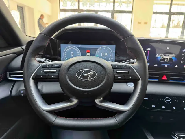 Hyundai Elantra — Фото автомобиля 16