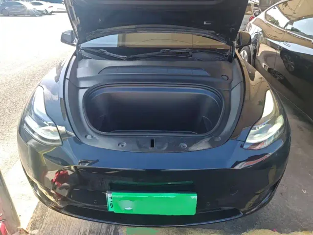 Tesla Model Y — Фото автомобиля 19