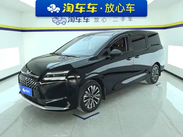 Фотография автомобиля — Wuling Starlight 730