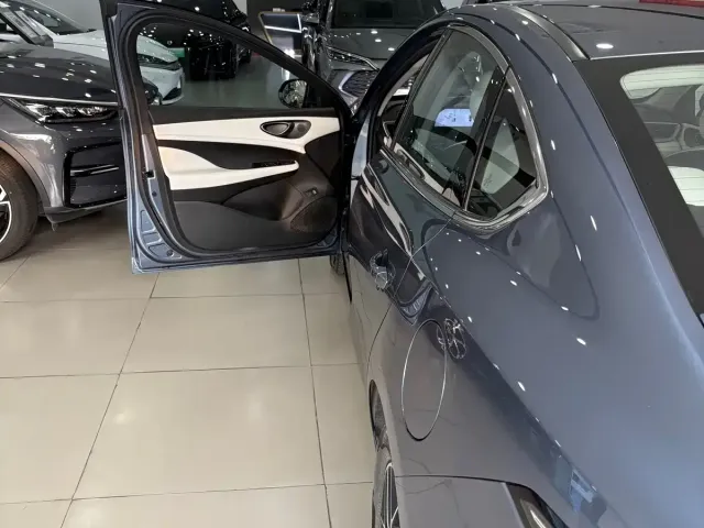 BYD Seal 05 DM-i — Фото автомобиля 8