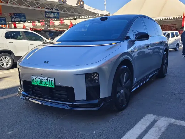 Li Auto i8 — Фото автомобиля 3