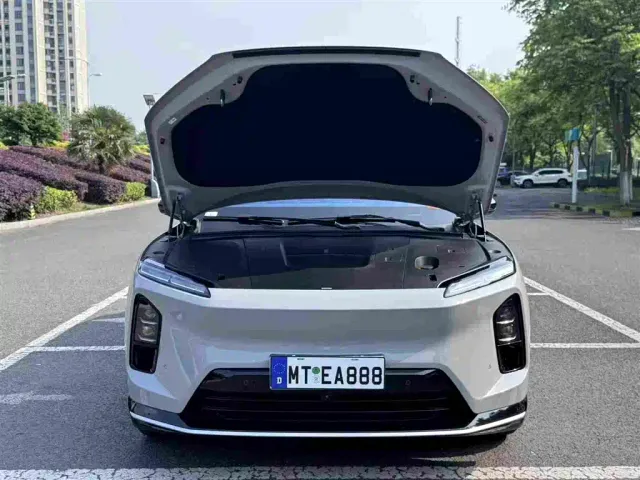 Nio ES6 — Фото автомобиля 16
