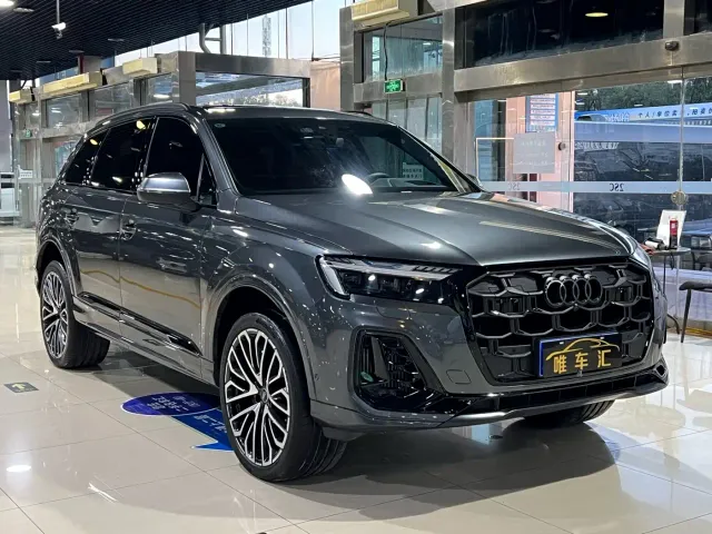 Audi SQ7 — Фото автомобиля 3