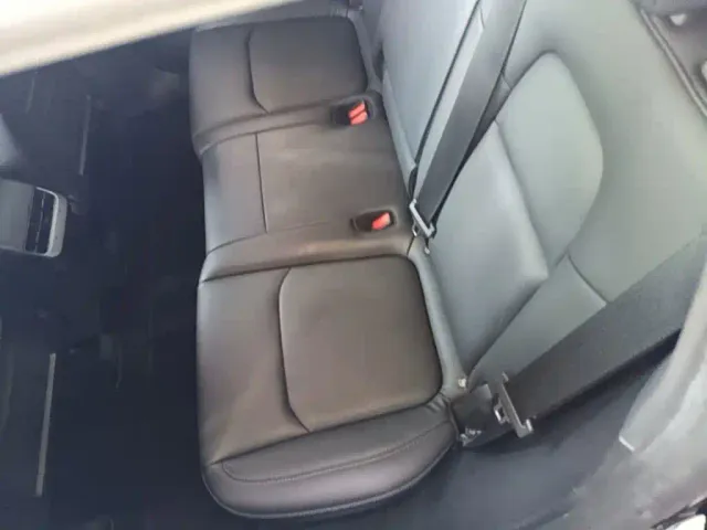 Tesla Model Y — Фото автомобиля 16