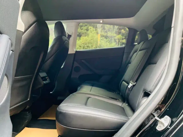 Tesla Model Y — Фото автомобиля 12