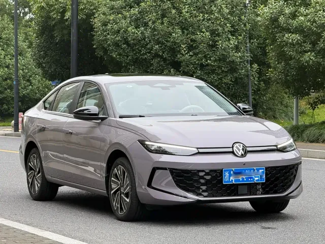 Volkswagen Lavida — Фото автомобиля 10