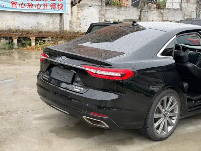 Ford Taurus — Фото автомобиля 19
