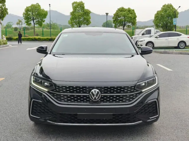 Volkswagen Passat — Фото автомобиля 2