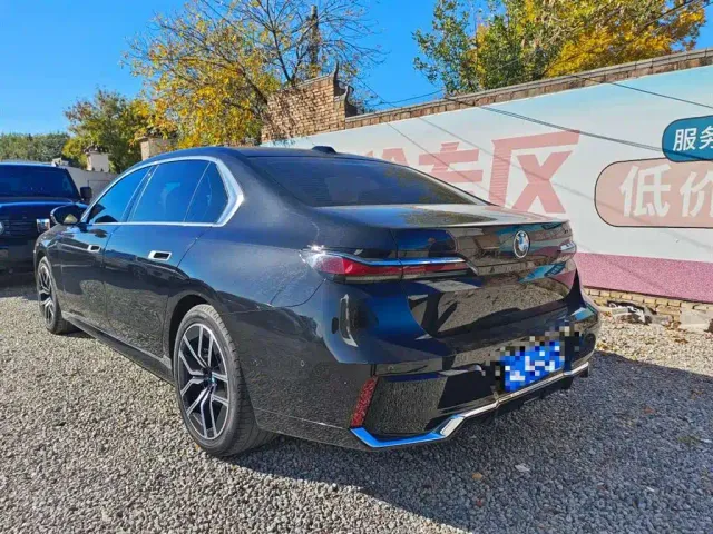 BMW 7 Series — Фото автомобиля 5