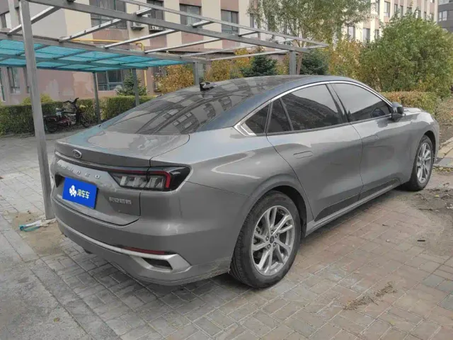 Ford Mondeo — Фото автомобиля 3