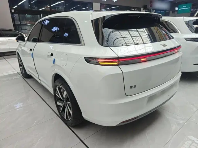 Li Auto L7 — Фото автомобиля 4