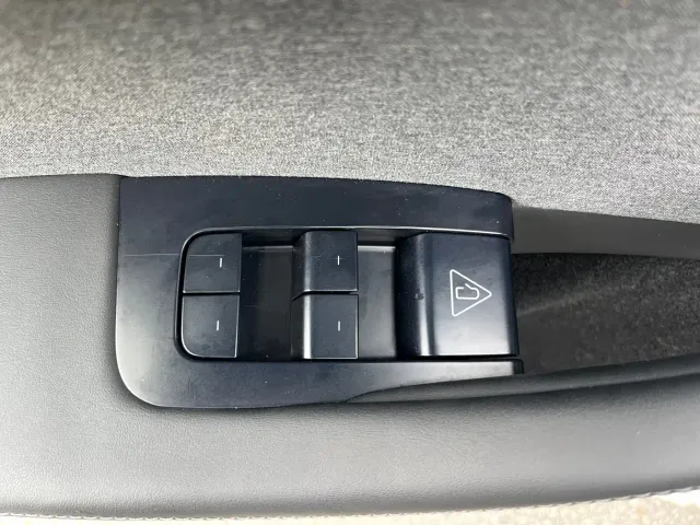 Tesla Model 3 — Фото автомобиля 9