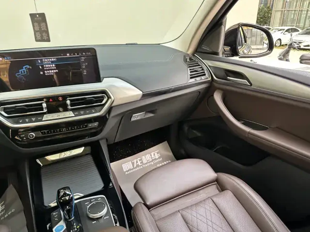 BMW iX3 — Фото автомобиля 10