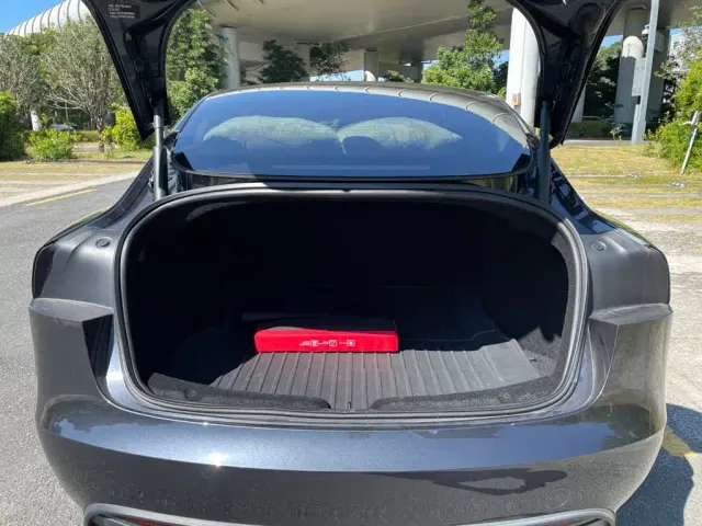 Tesla Model 3 — Фото автомобиля 23