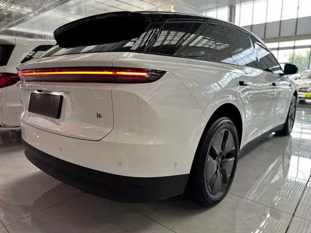 Li Auto i6 — Фото автомобиля 17
