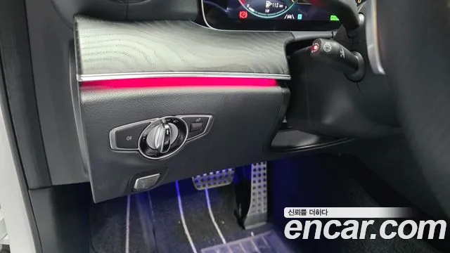 Mercedes-Benz E-Class — Фото автомобиля 16