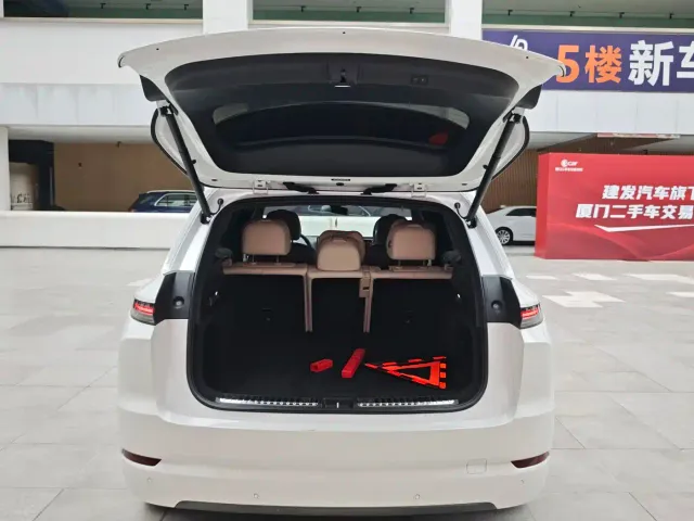 Li Auto L7 — Фото автомобиля 15