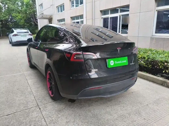 Tesla Model Y — Фото автомобиля 4