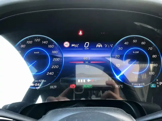 Mercedes-Benz EQS SUV — Фото автомобиля 16