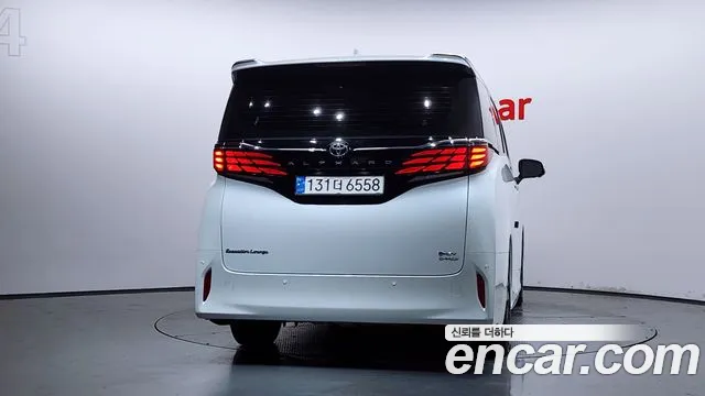 Toyota Alphard — Фото автомобиля 3