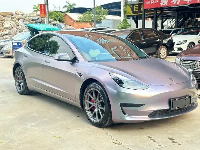 Tesla Model 3 — Фото автомобиля 3