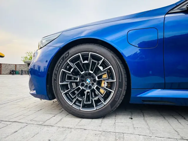 BMW M5 — Фото автомобиля 7