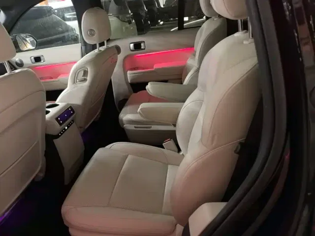 Li Auto L8 — Фото автомобиля 16