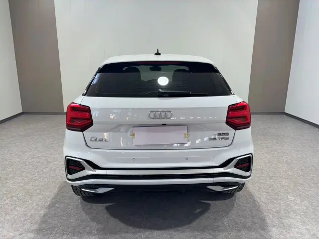 Audi Q2L — Фото автомобиля 4