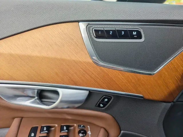 Volvo XC90 — Фото автомобиля 9