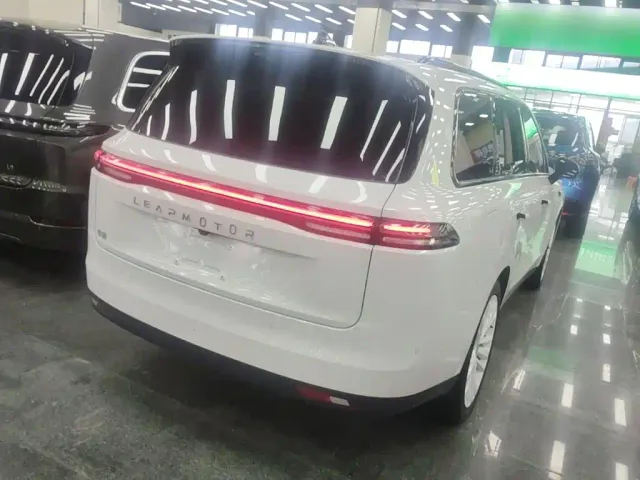 Leapmotor C16 — Фото автомобиля 6