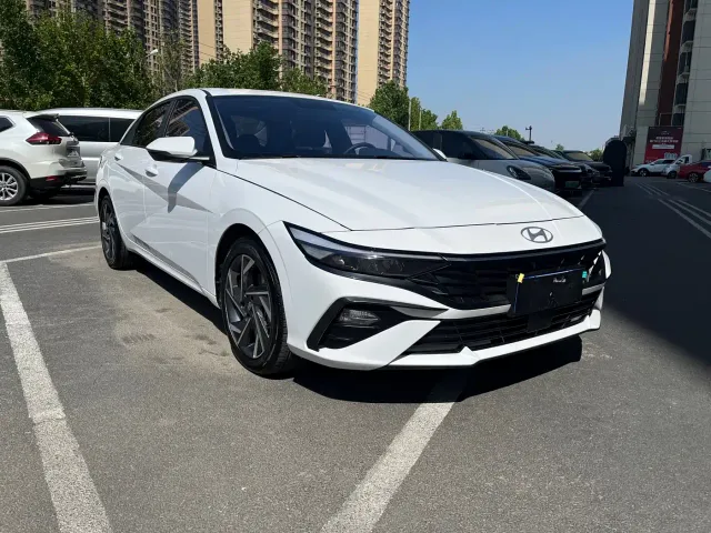 Hyundai Elantra — Фото автомобиля 3
