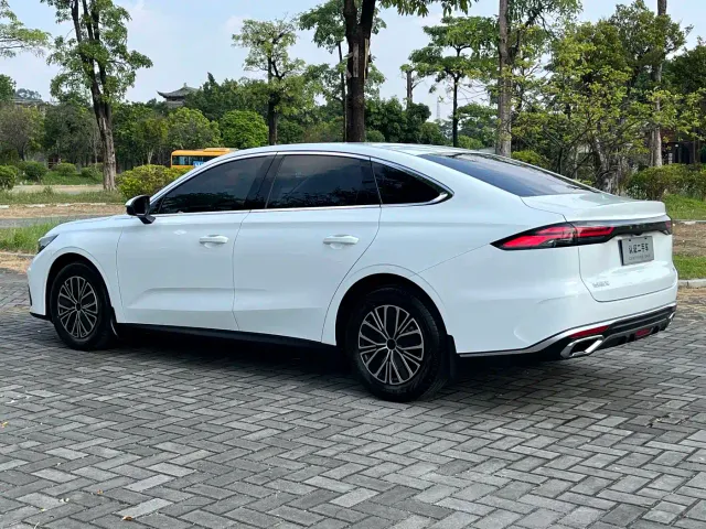 Geely Emgrand — Фото автомобиля 4