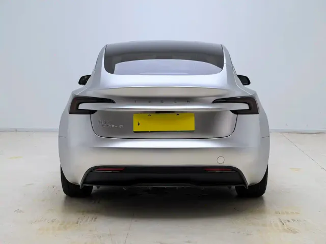 Tesla Model 3 2025 Model Rear-Wheel Drive Edition — Фото автомобиля 11