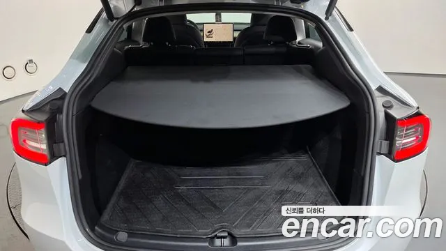 Tesla Model Y — Фото автомобиля 24