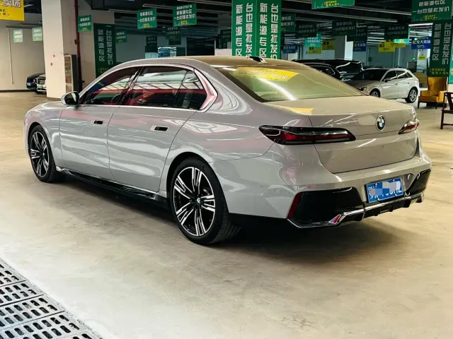 BMW 7 Series — Фото автомобиля 6