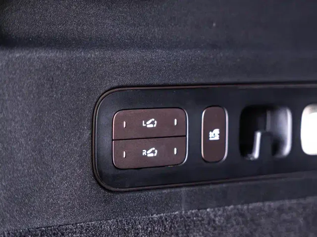 Li Auto Li L8 — Фото автомобиля 14