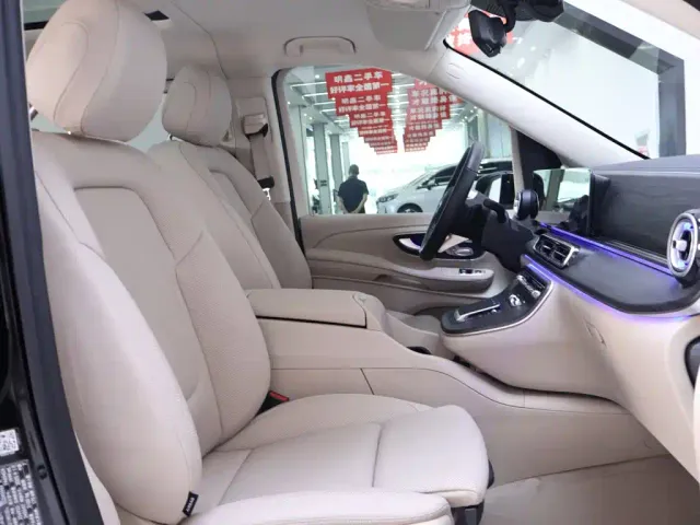 Mercedes-Benz V-Class — Фото автомобиля 21