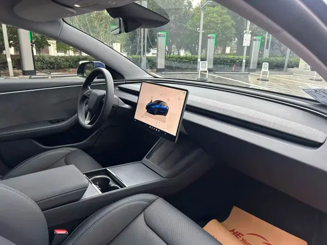 Tesla Model 3 — Фото автомобиля 4