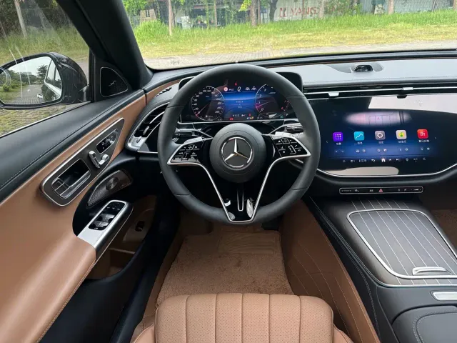 Mercedes-Benz E-Class — Фото автомобиля 17