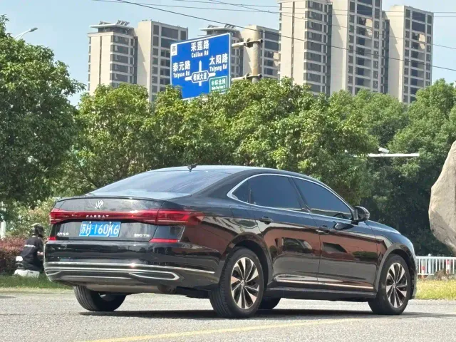Volkswagen Passat — Фото автомобиля 3