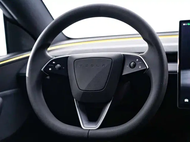 Tesla Model Y — Фото автомобиля 15