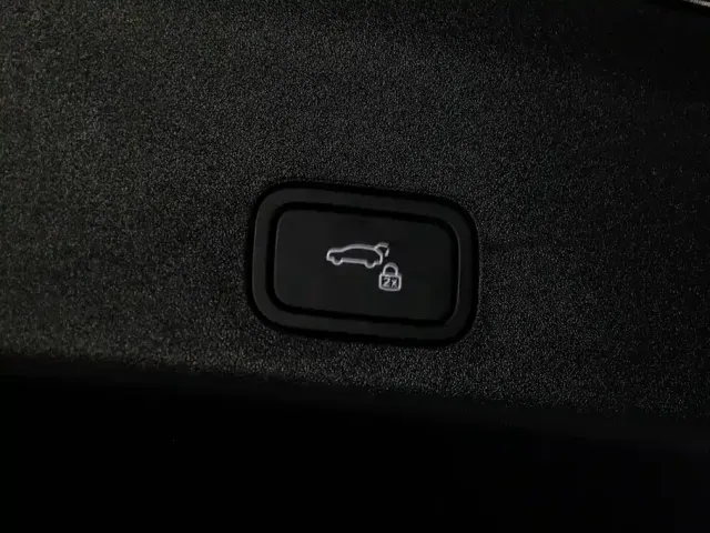Li Auto Li Auto i6 2025 4WD Base Model — Фото автомобиля 3