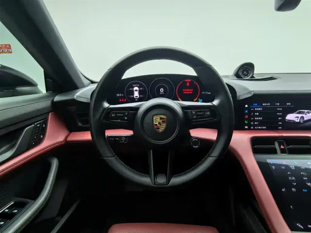Porsche Taycan — Фото автомобиля 11