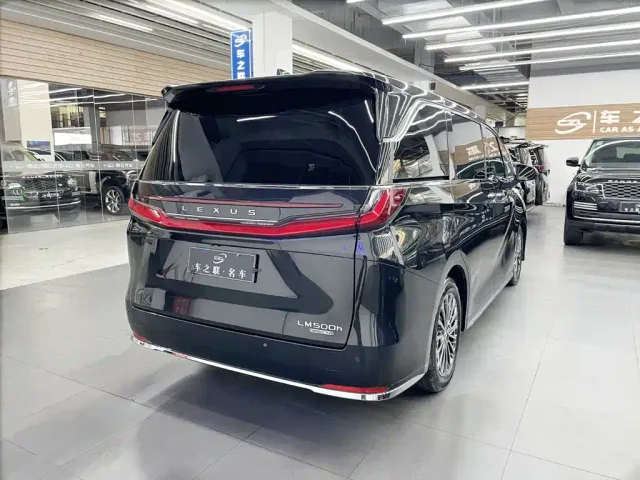 Lexus LM — Фото автомобиля 6