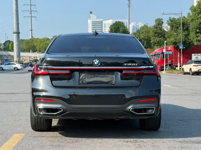 BMW 7 Series — Фото автомобиля 8