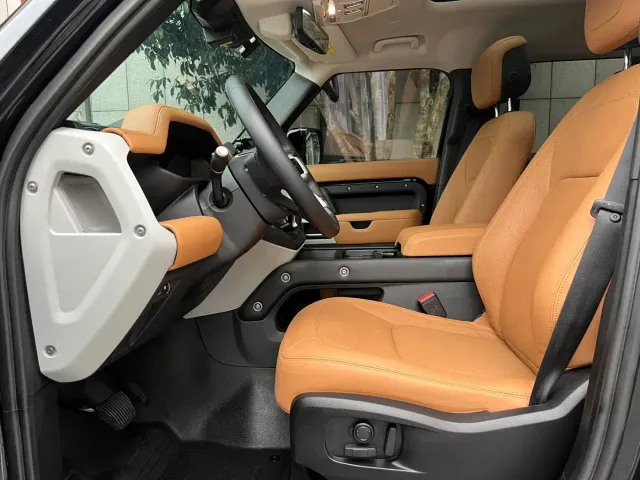 Land Rover Defender — Фото автомобиля 5