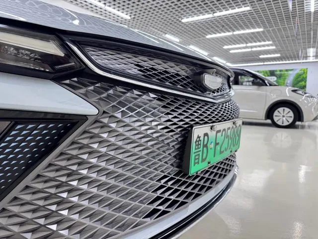 Geely Emgrand L — Фото автомобиля 9