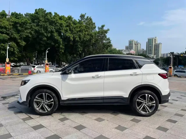 Geely Binyue — Фото автомобиля 4